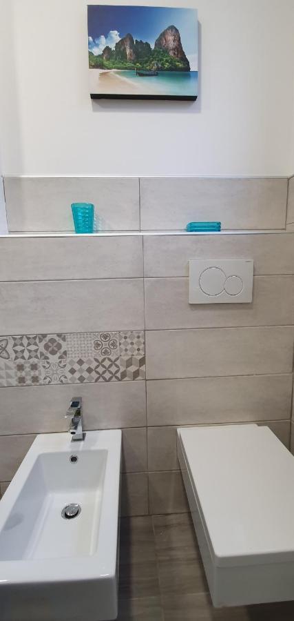 2 Bed Flat Centre & Stadio Free Parking Apartamento Terni Exterior foto