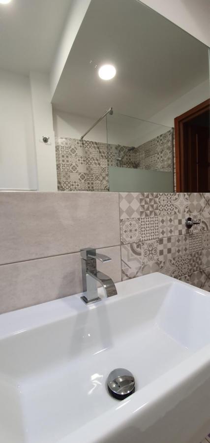 2 Bed Flat Centre & Stadio Free Parking Apartamento Terni Exterior foto