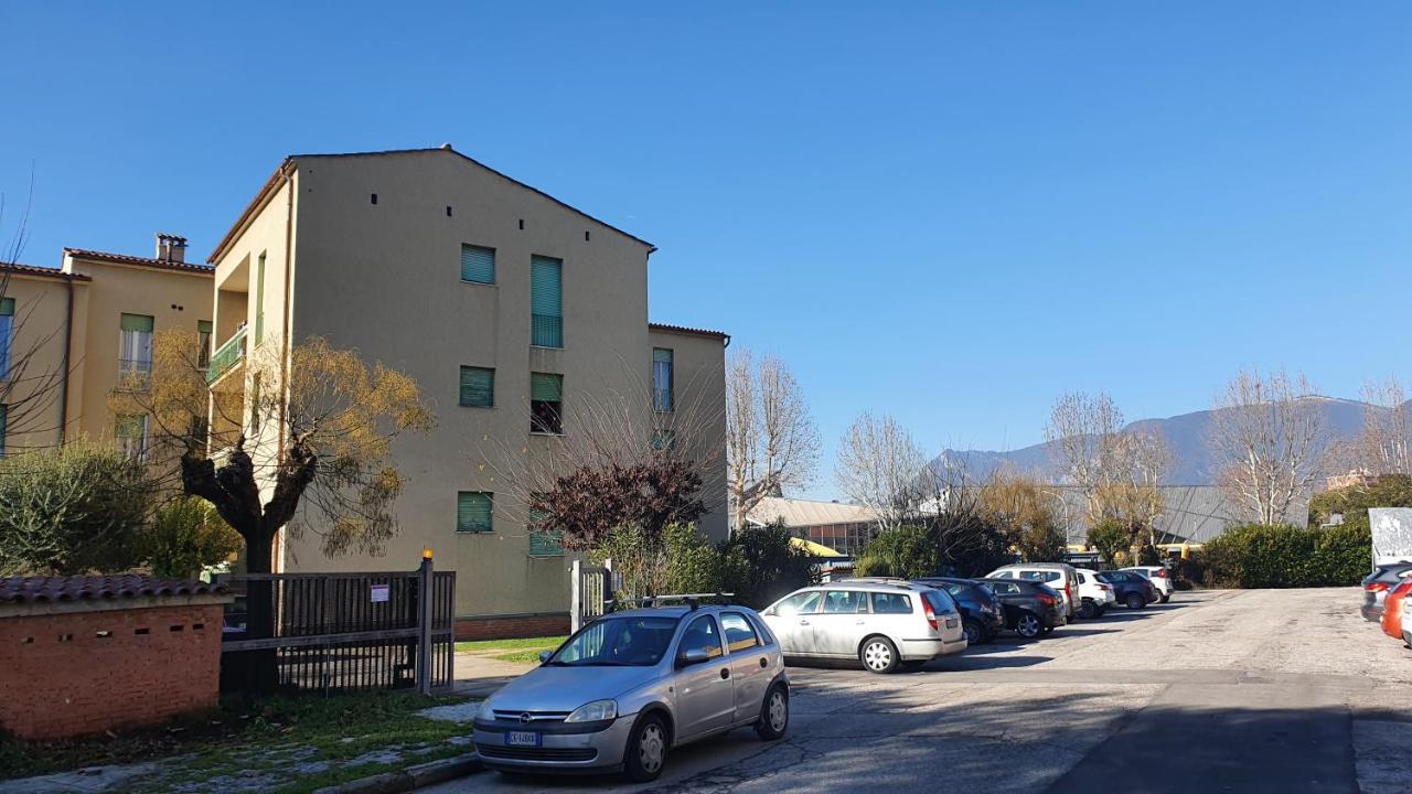 2 Bed Flat Centre & Stadio Free Parking Apartamento Terni Exterior foto